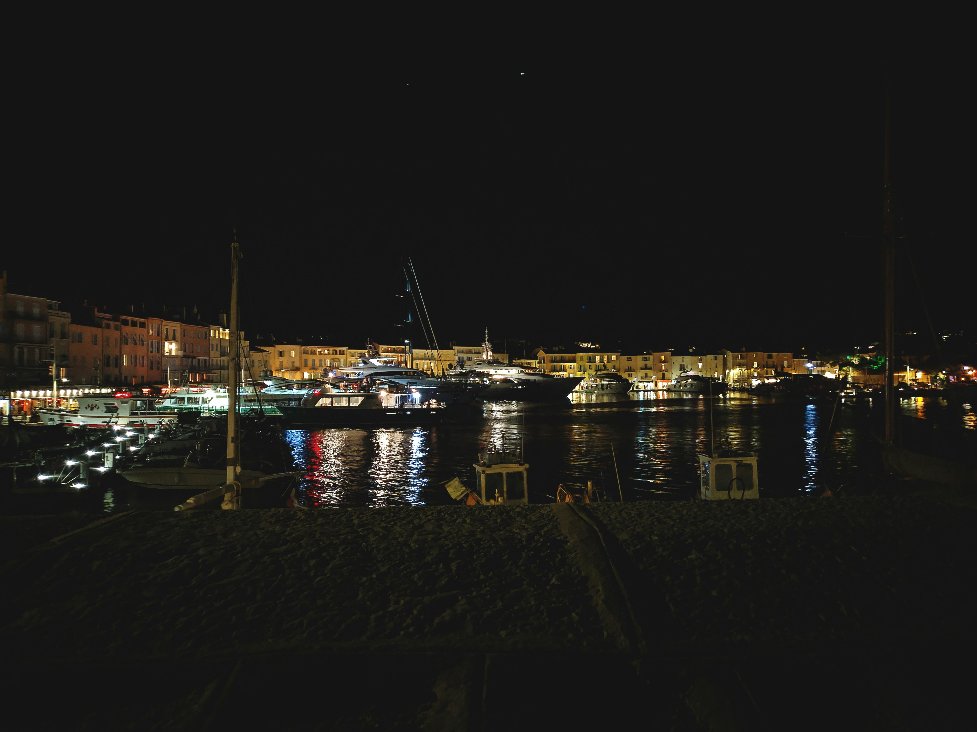 Port de Saint-Tropez at night