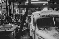 Plusieurs téléphones montrant différentes applications e-commerce