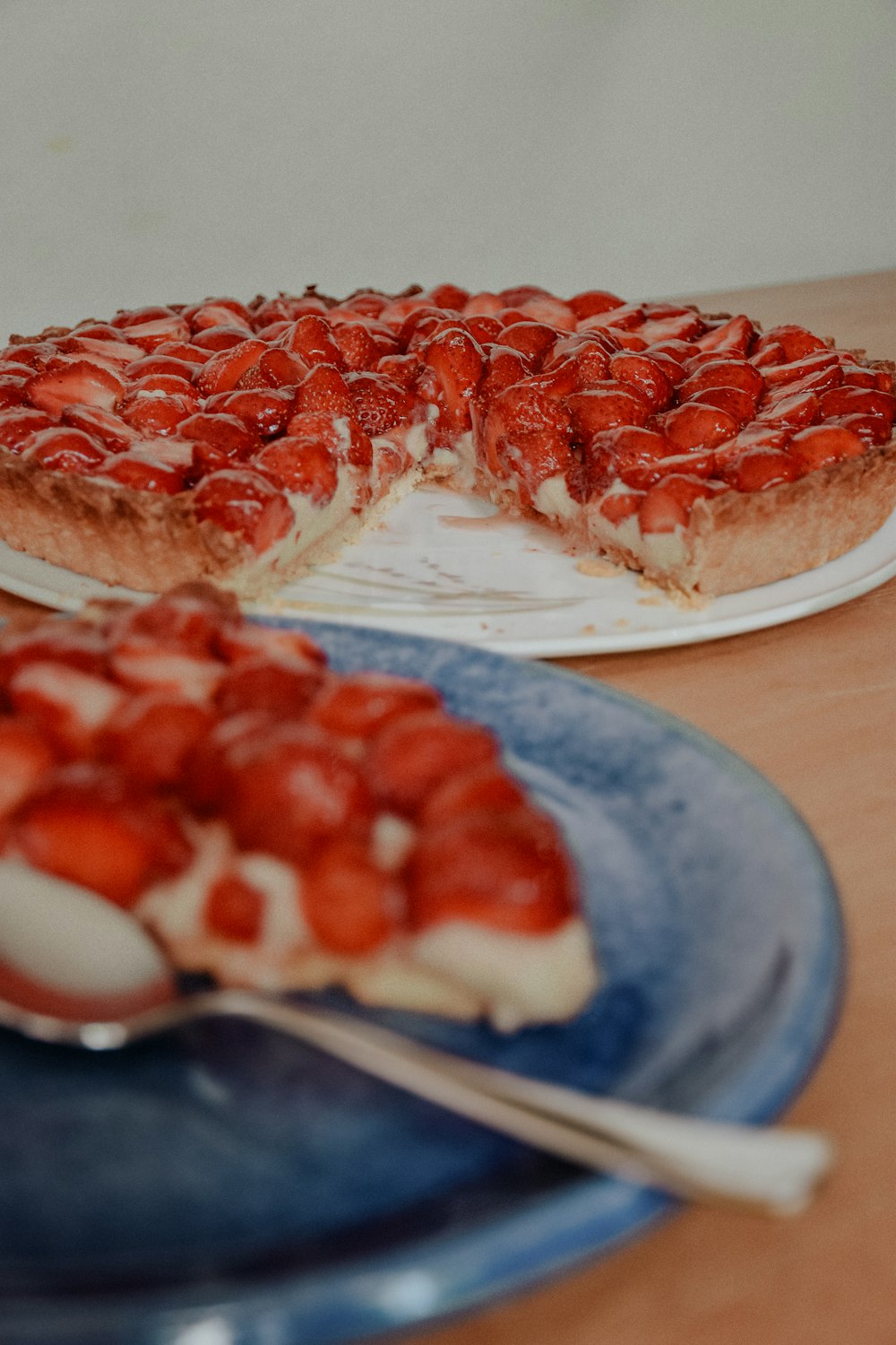 sliced pizza on gray plate