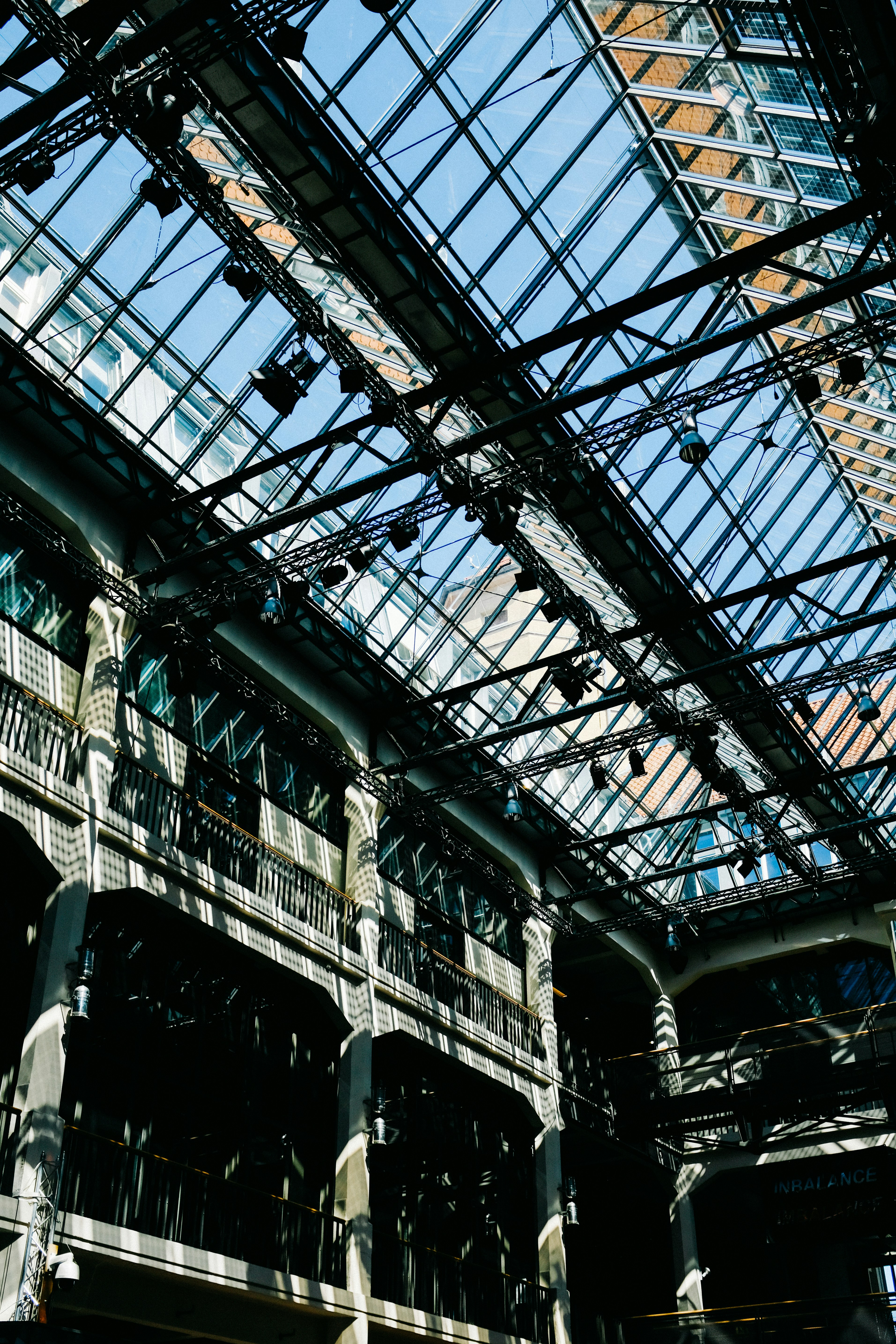 Photo by adrienolichon