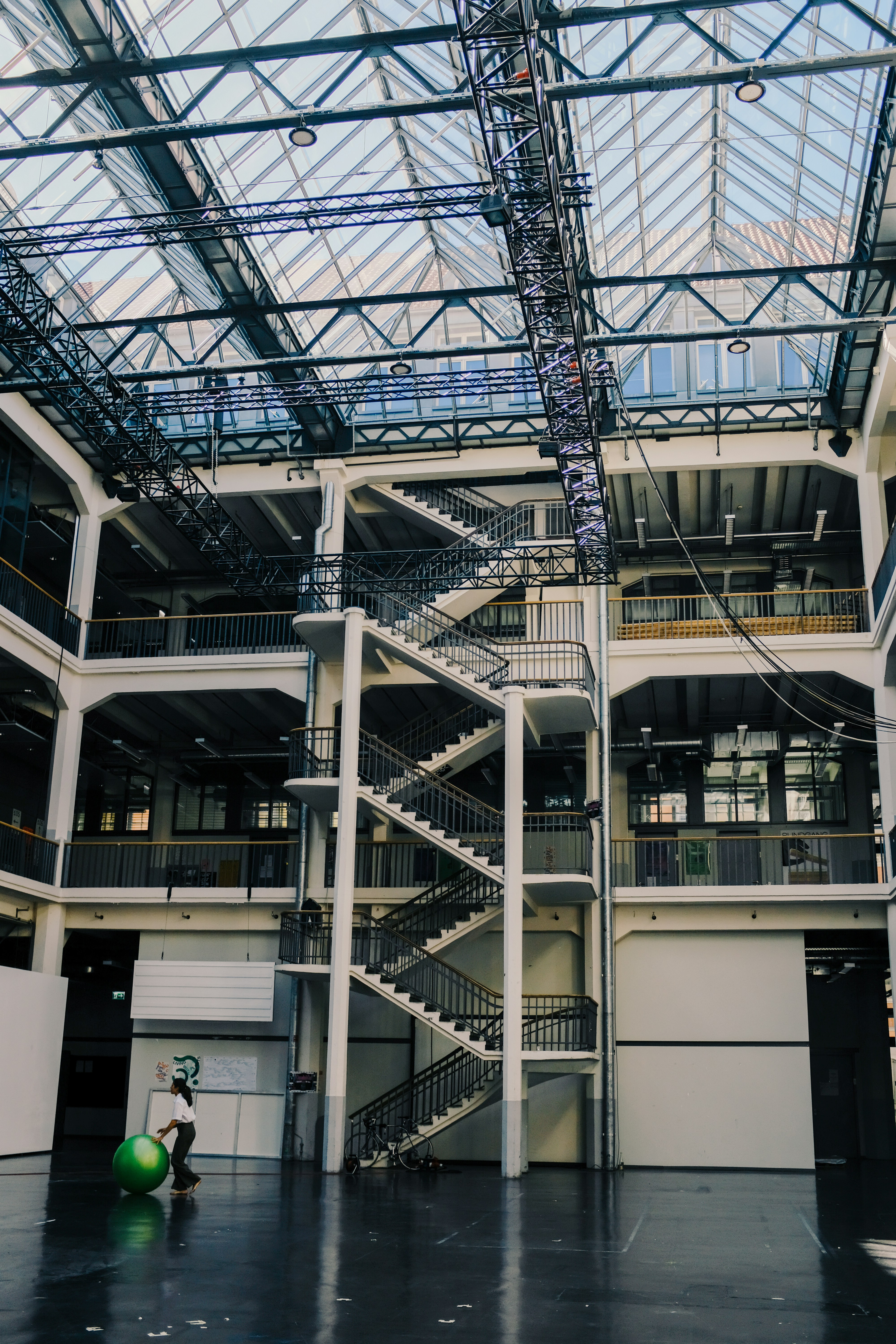 Photo by adrienolichon