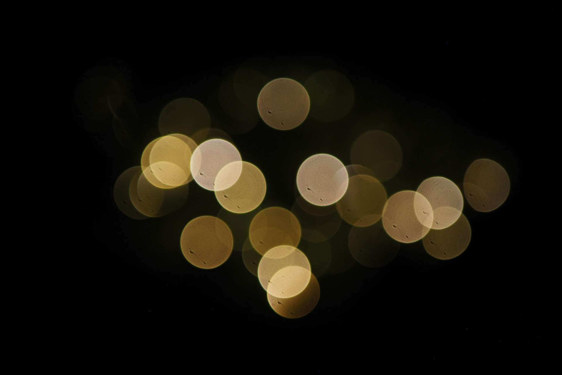 white and yellow bokeh lights