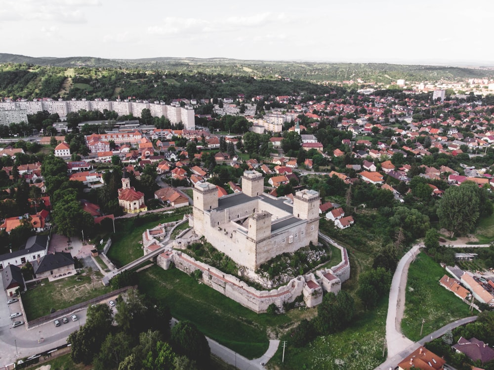 Vue aérienne des bâtiments de la ville pendant la journée