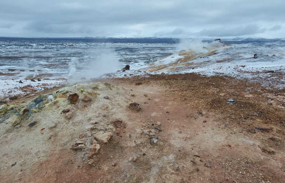 sea waves crashing on shore during daytime