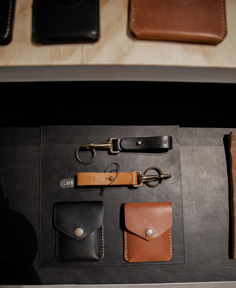 Corvane Atelier 체인 스트랩 클러치 — 2