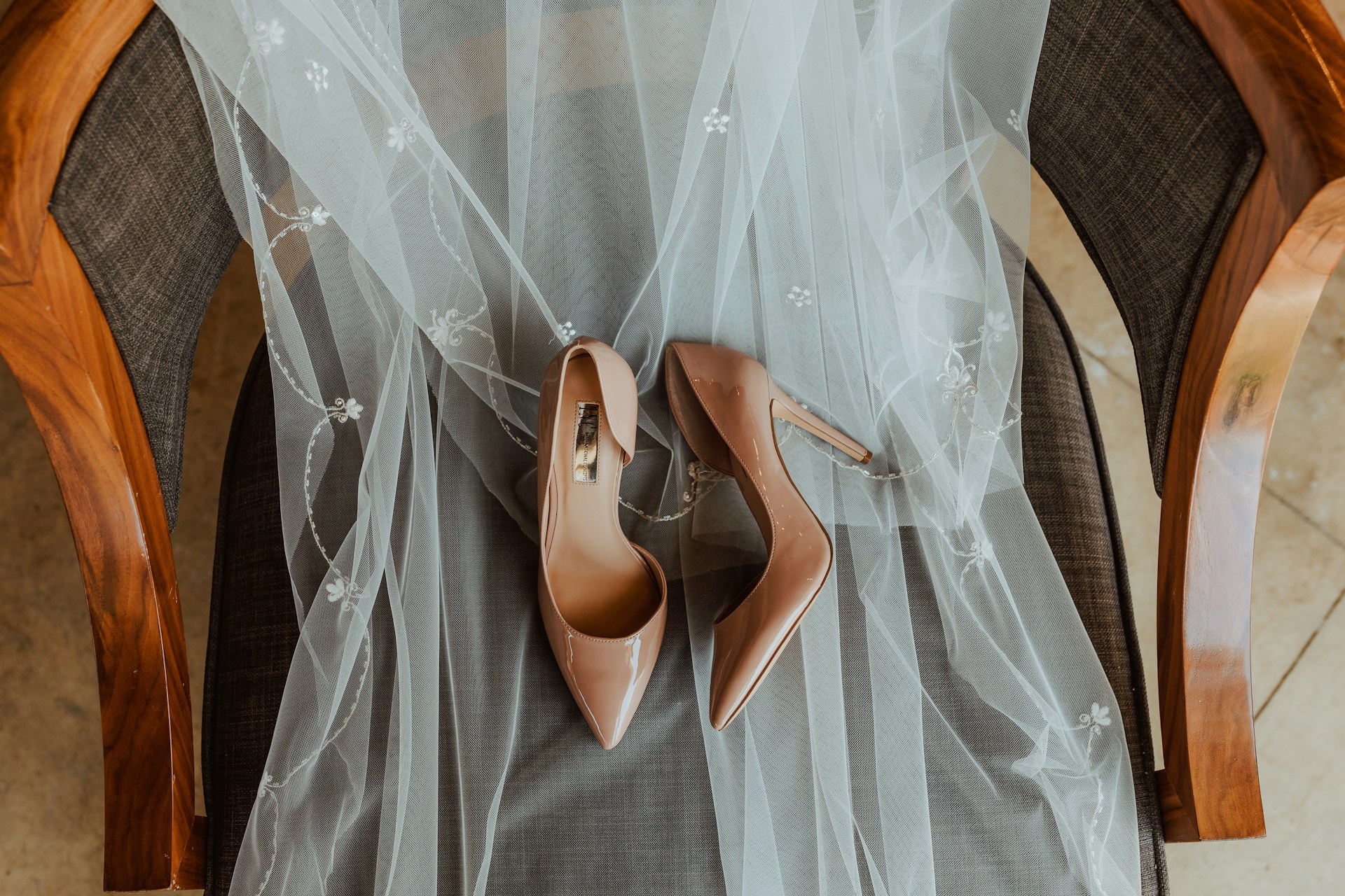 brown leather peep toe heeled shoes