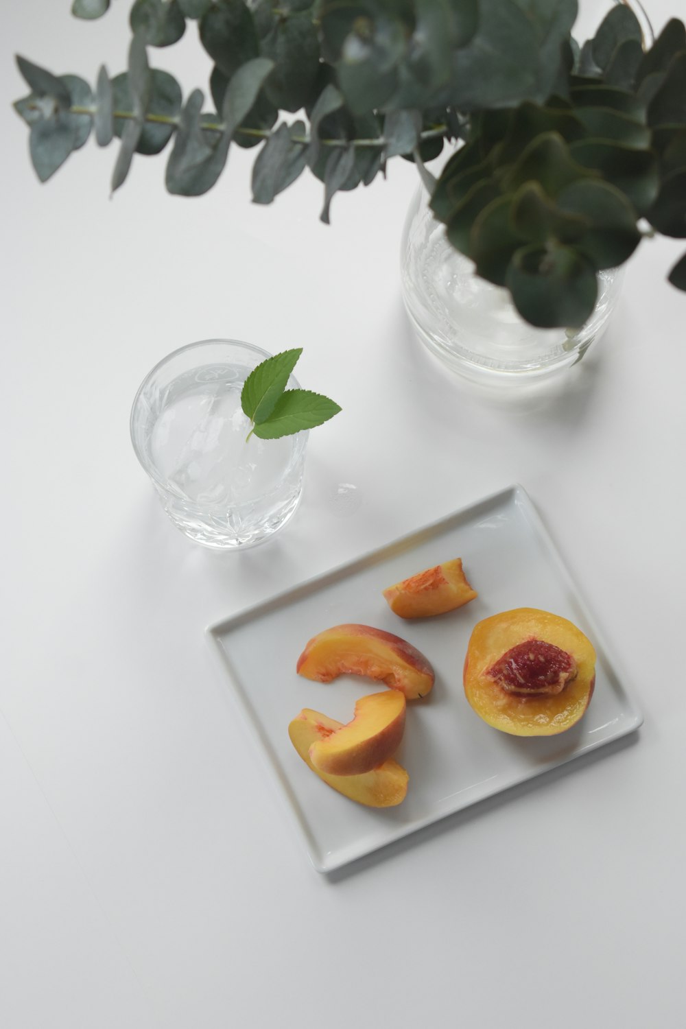 sliced fruit in clear glass bowl