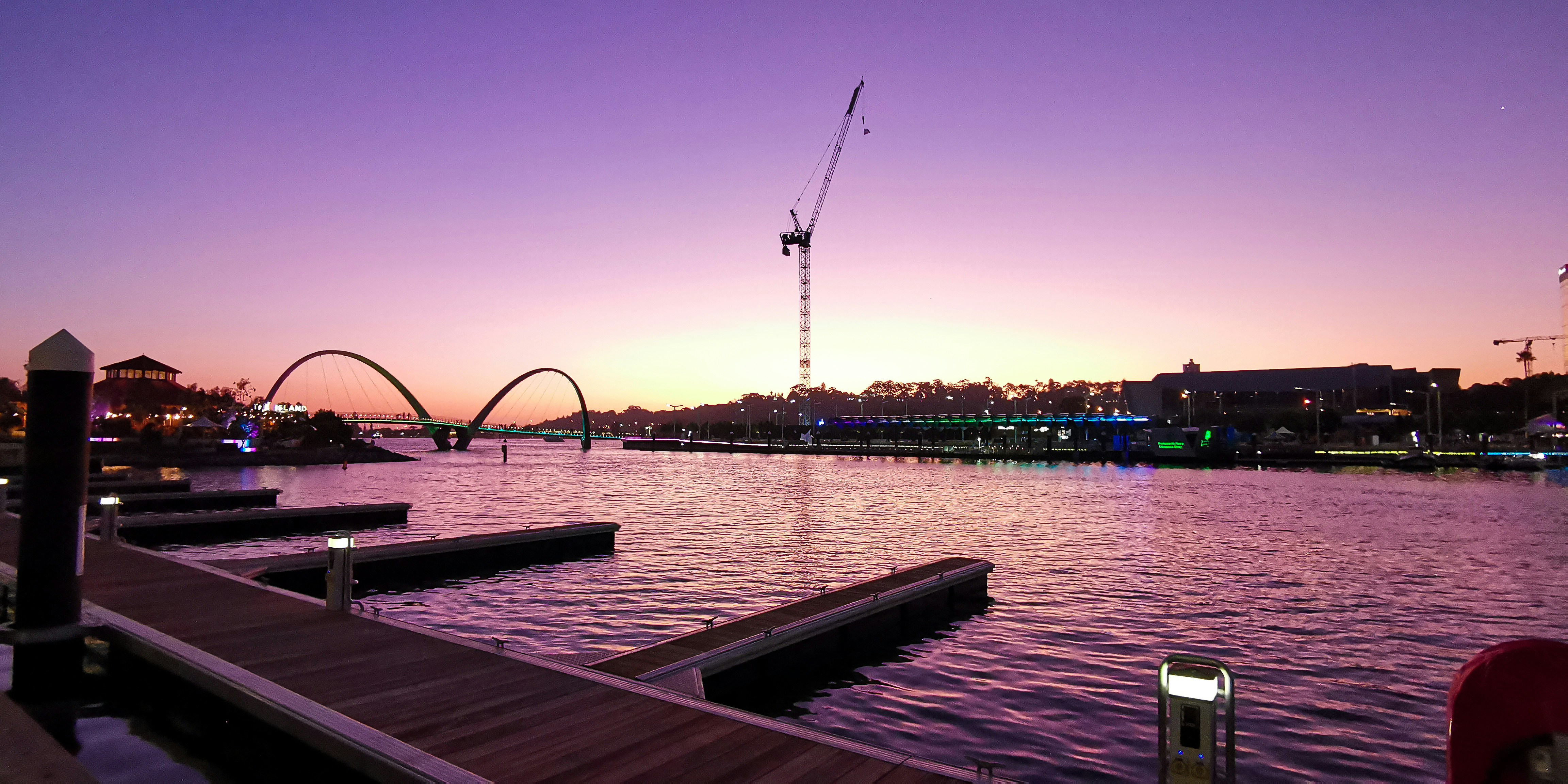 City Beach: Shopping and Dining at Elizabeth Quay