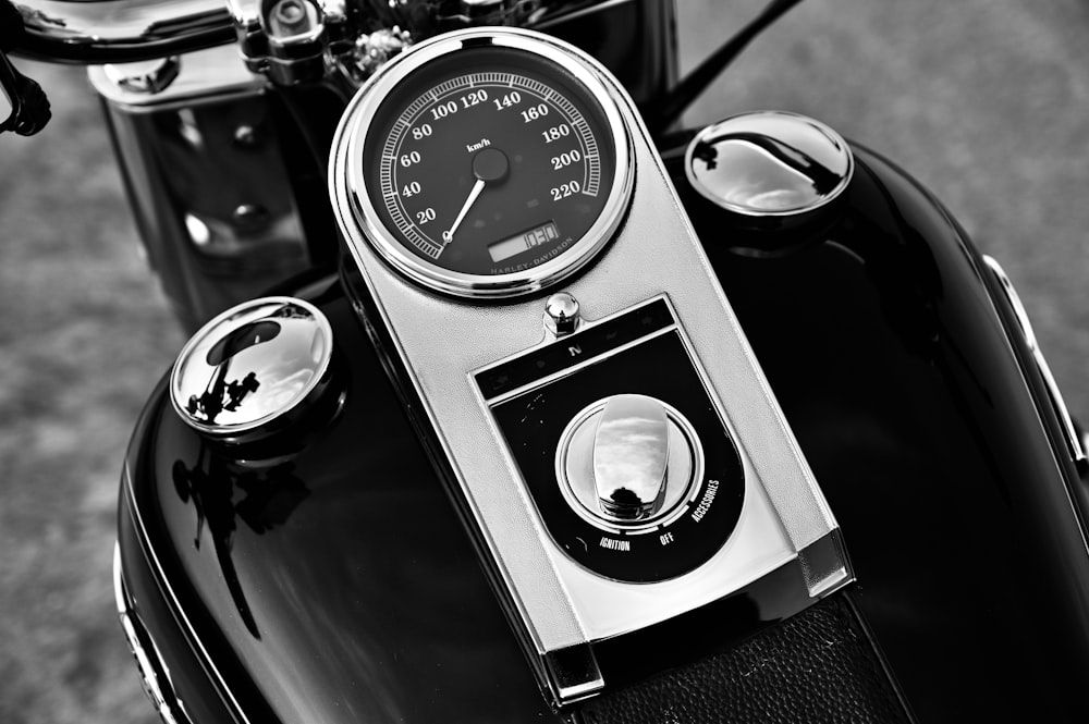 black and white analog gauge