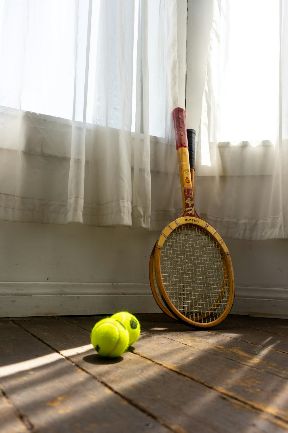 yellow and black tennis racket