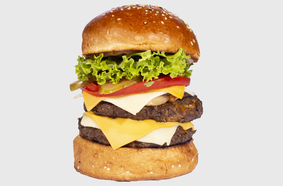 Fotografía de hamburguesa con carne y vegetales