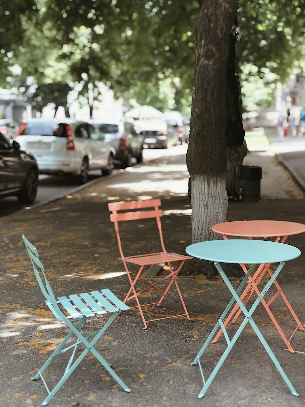 red and white folding chair near tree