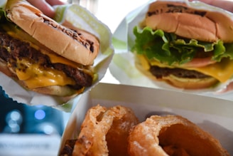 burger with lettuce and tomato