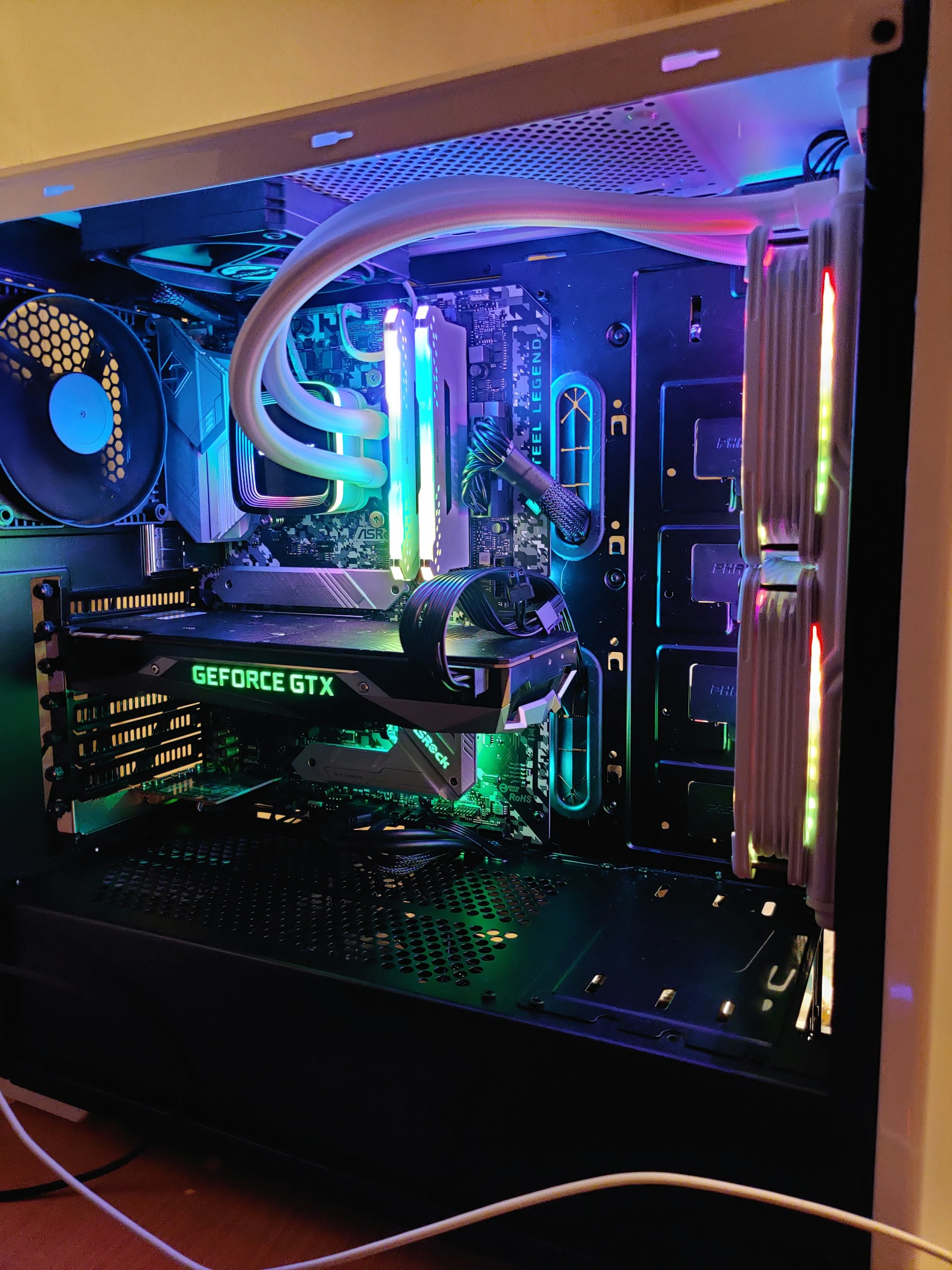 gray computer monitor