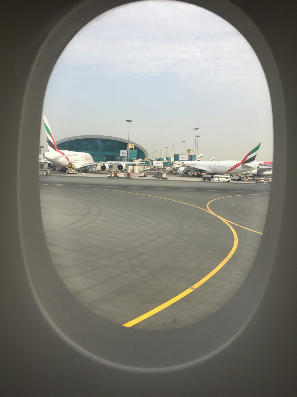 550+ Dubai Airport Pictures  Download Free Images on Unsplash