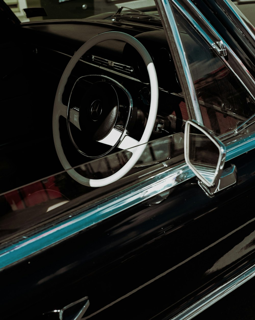 black and silver car steering wheel