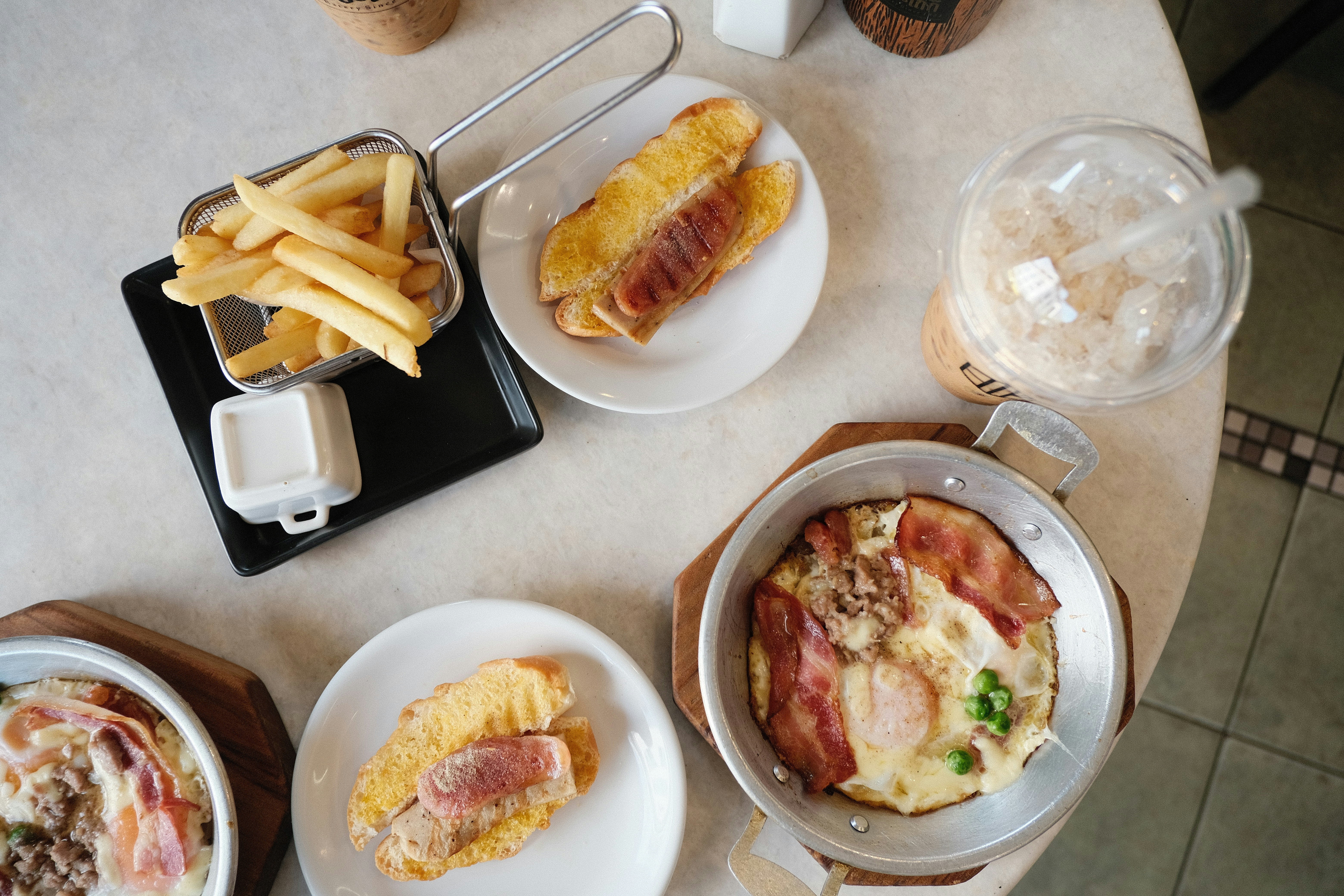 Choose from a curated selection of coffee photos. Always free on Unsplash.