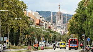 A busy urban scene in Cueto RS showing daily life and traffic.