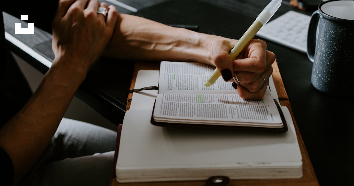 The Best Way to Write a Capstone Paper: A Student's Guide to Success 1 capstone paper