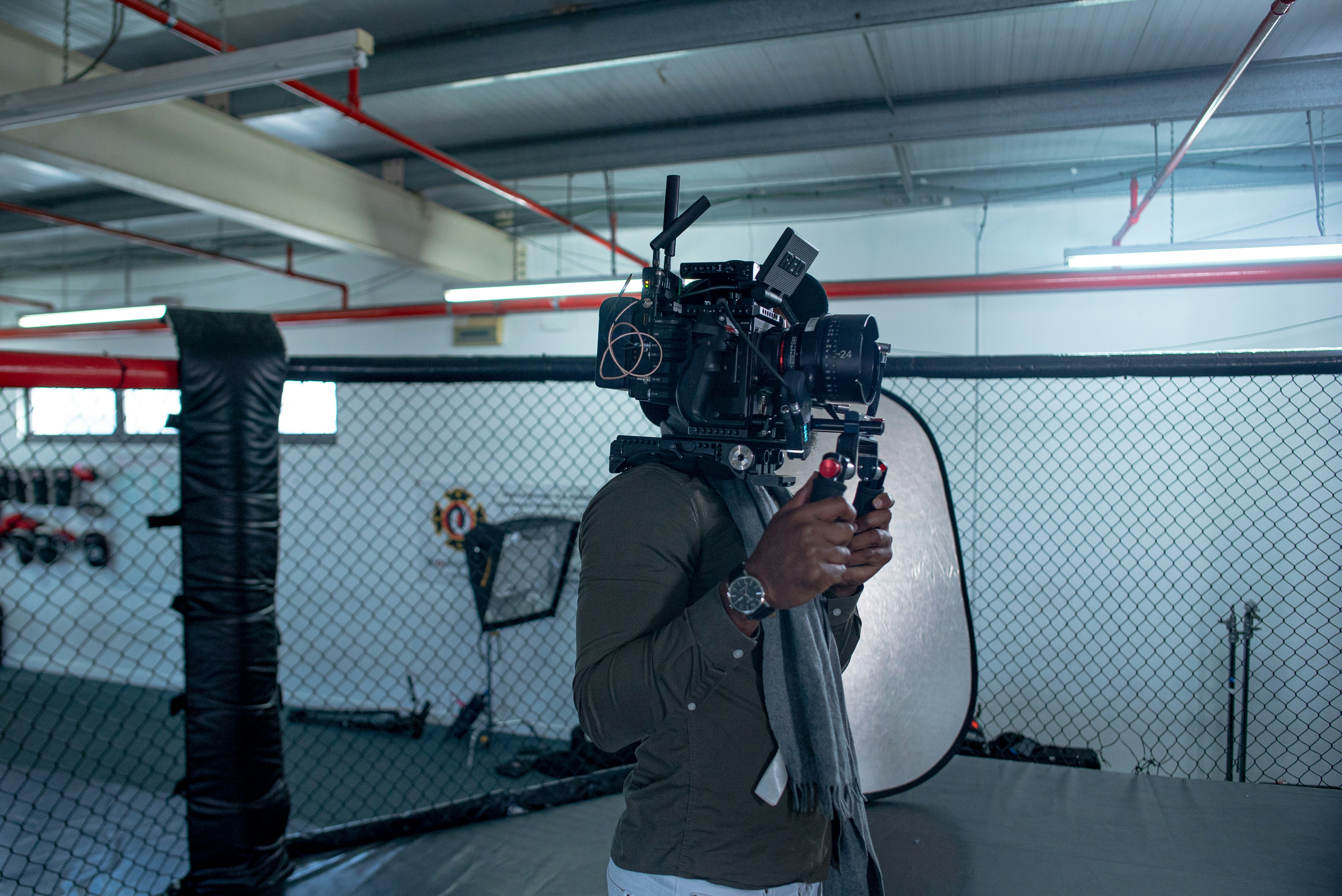 Våldet slår till i Husby: Polis under attack, en gripen!