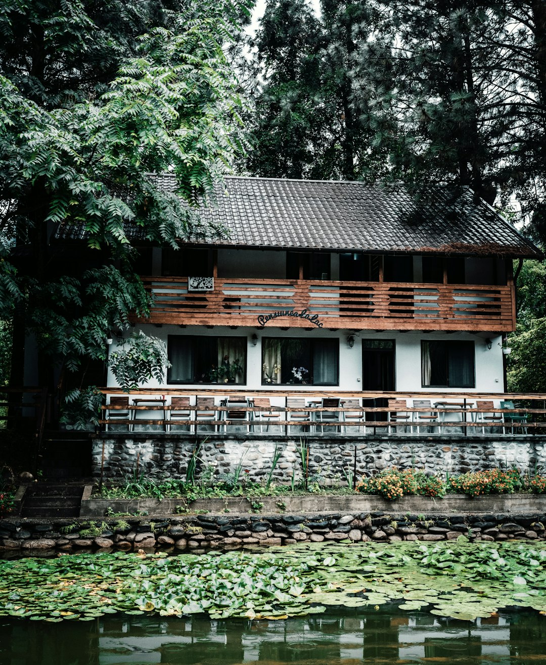 Cottage photo spot PÄƒltineni Romania