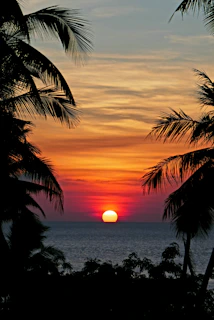 Coucher de soleil observé depuis un mouillage dans les Antilles
