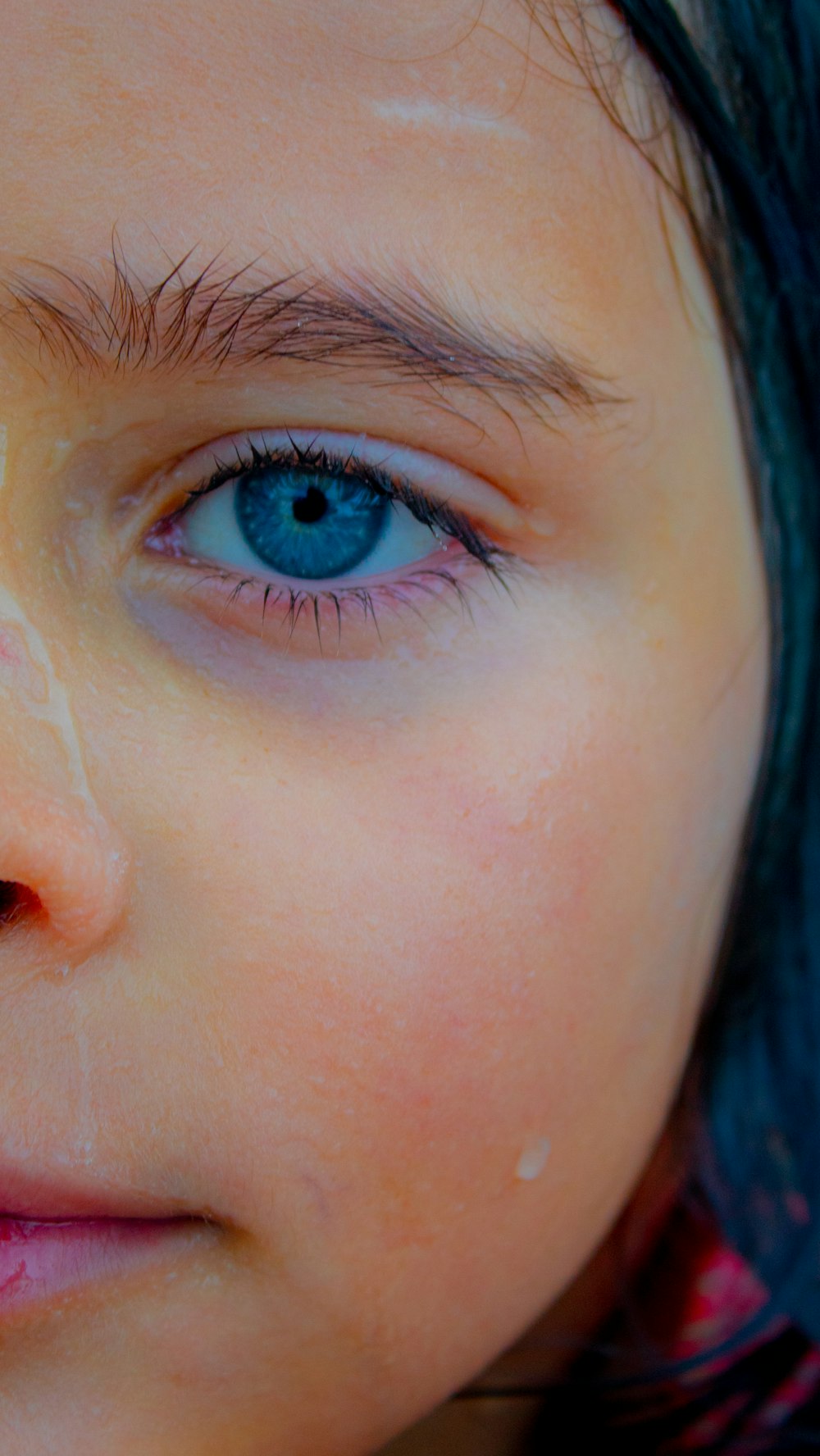 woman with blue eyes and blue eyes