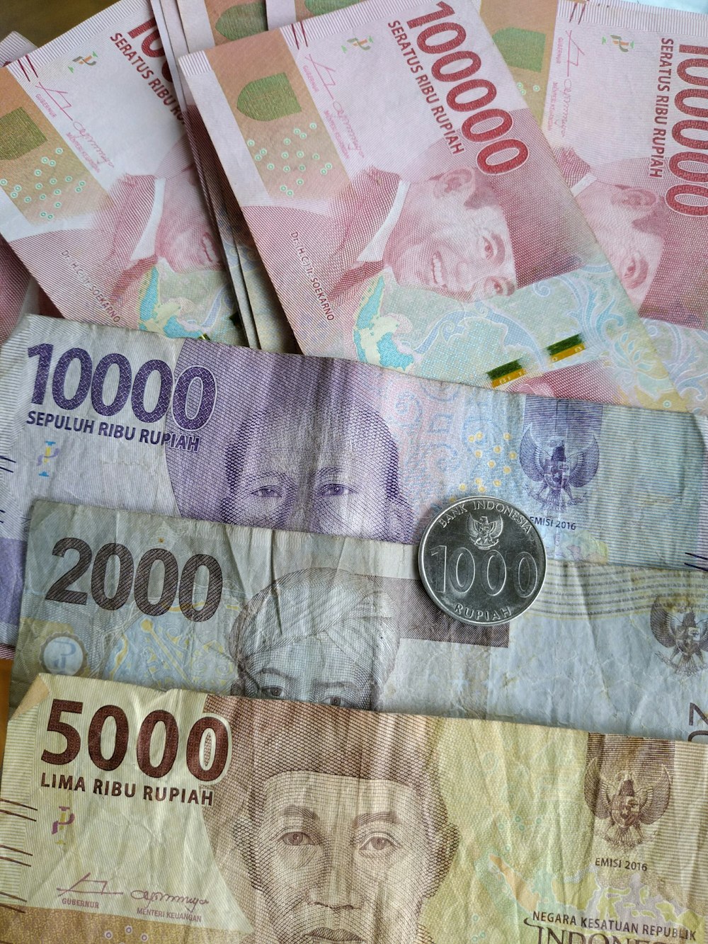 1000 philippine peso bill on white textile