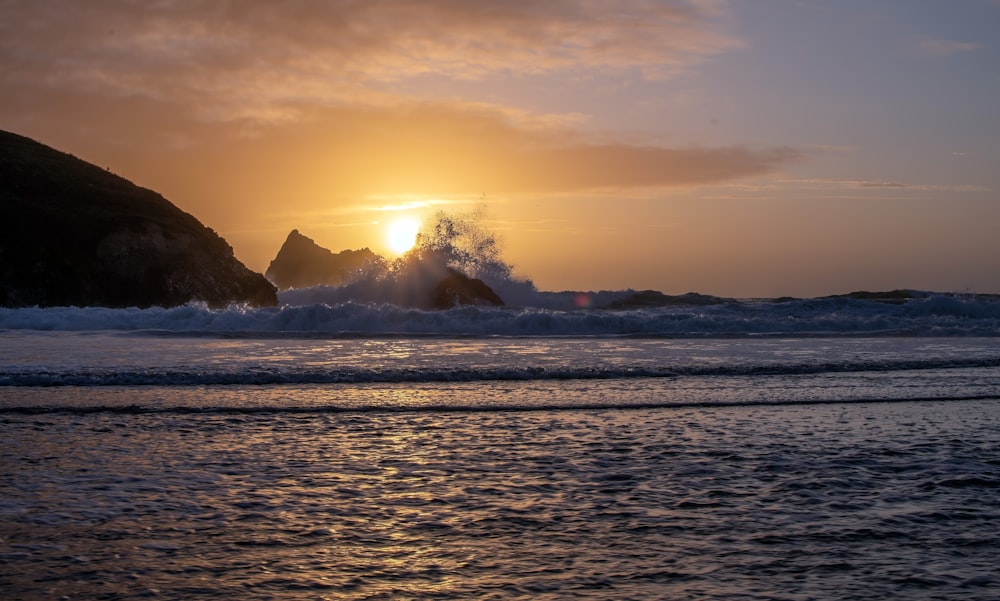 Cuerpo de agua durante la puesta de sol