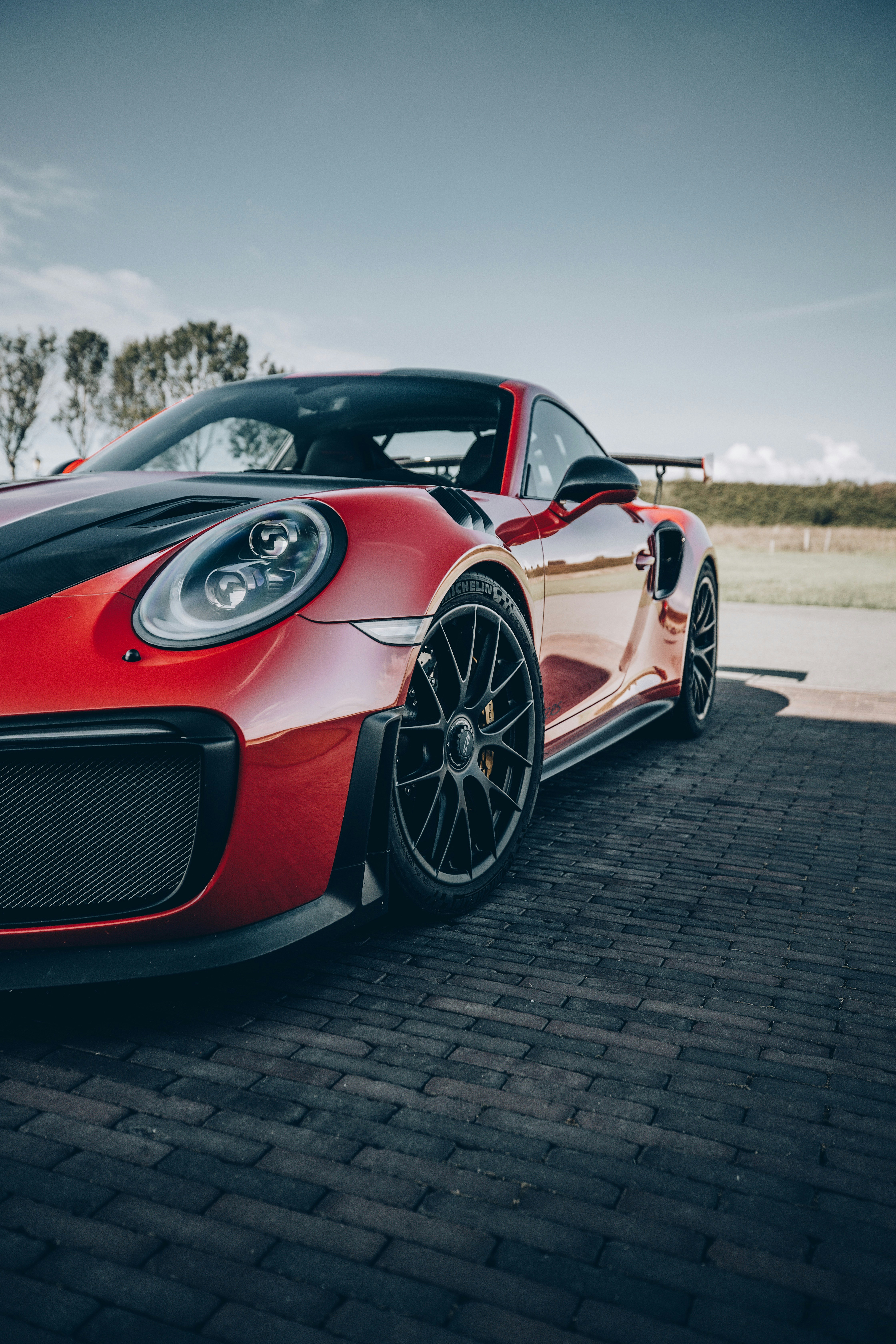 Photo by lorenzohamers