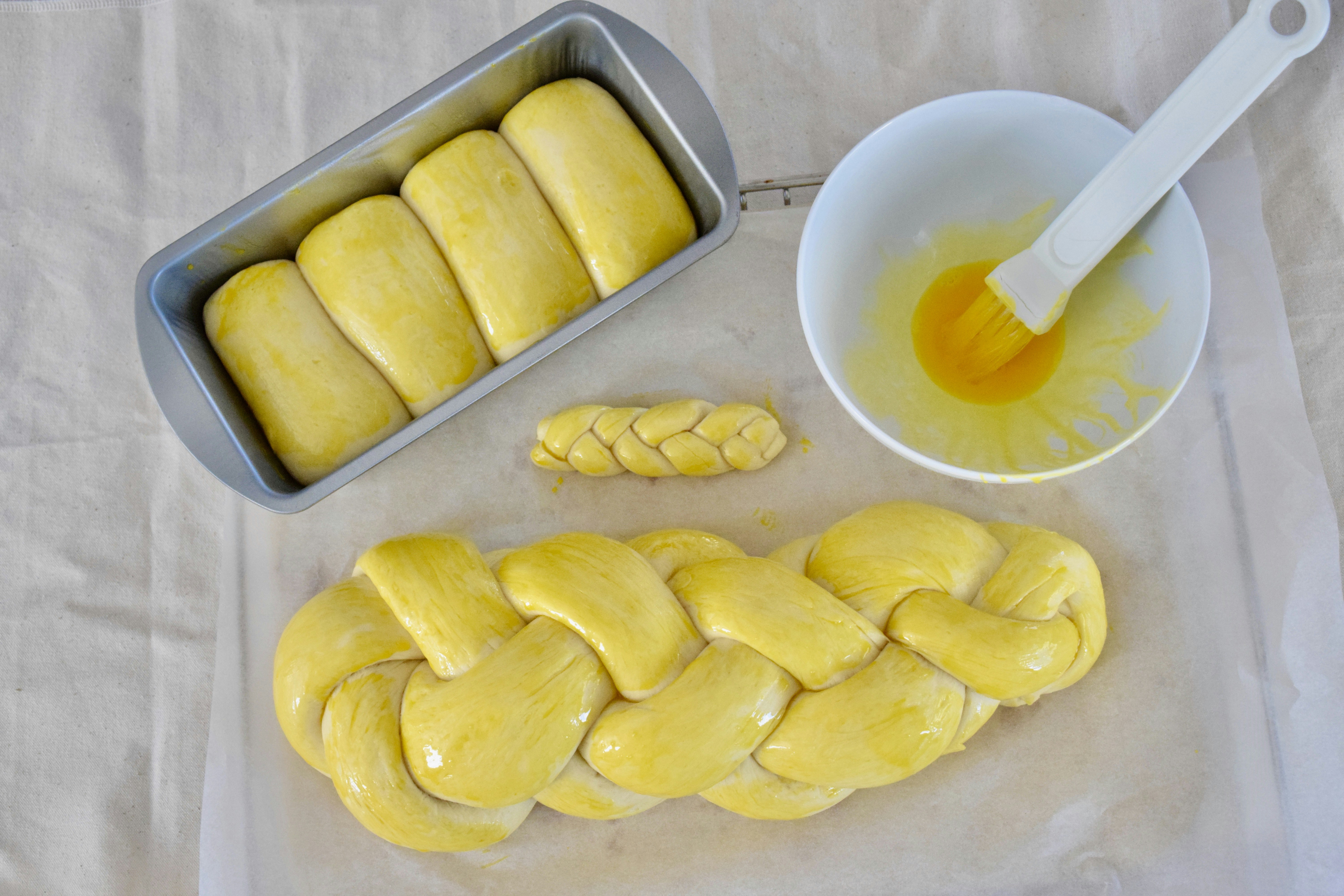 white plastic pitcher with bread