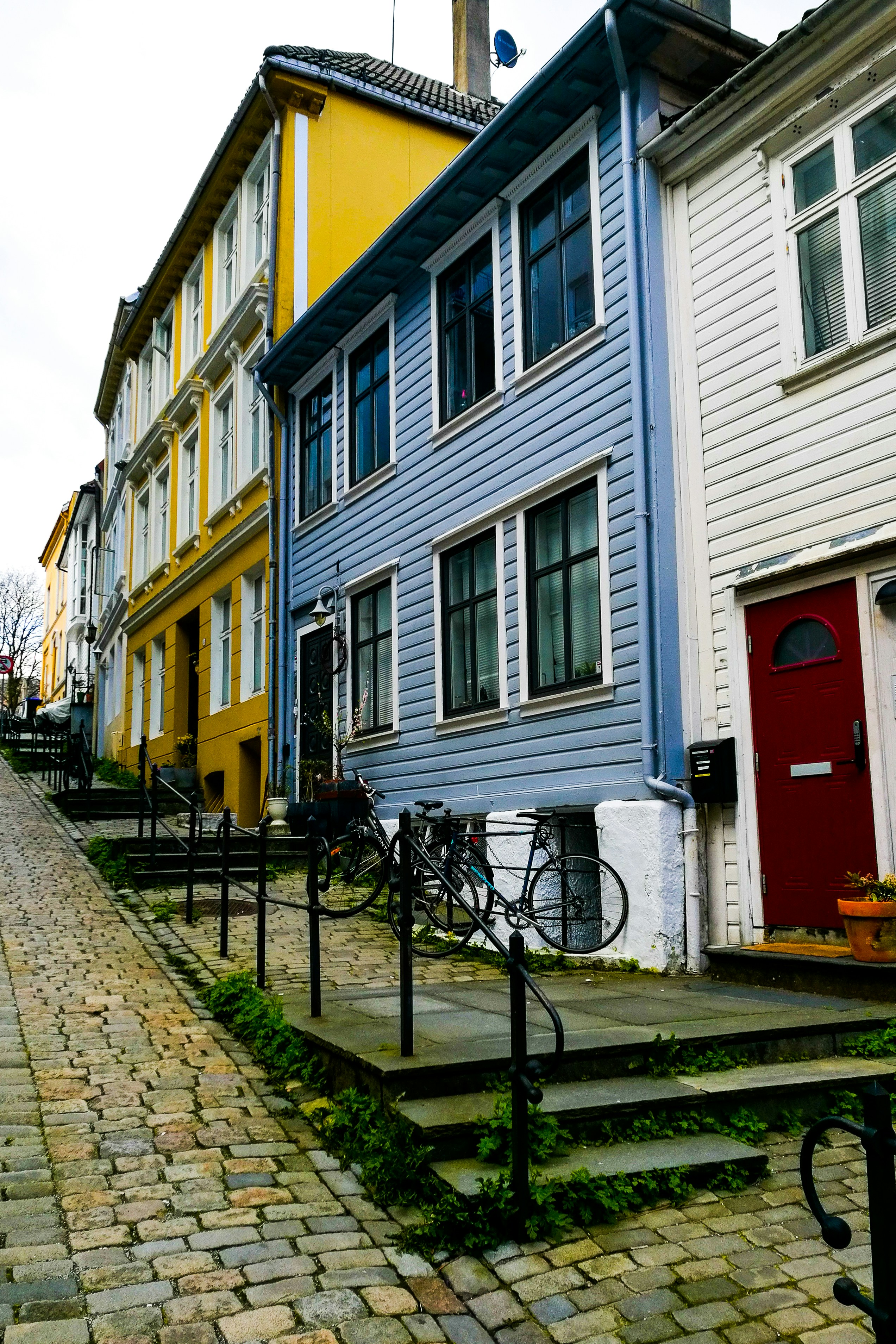 Rekkehuskjøp med skjulte feil: Fukt, el-feil og uriktige opplysninger ga prisavslag og erstatning