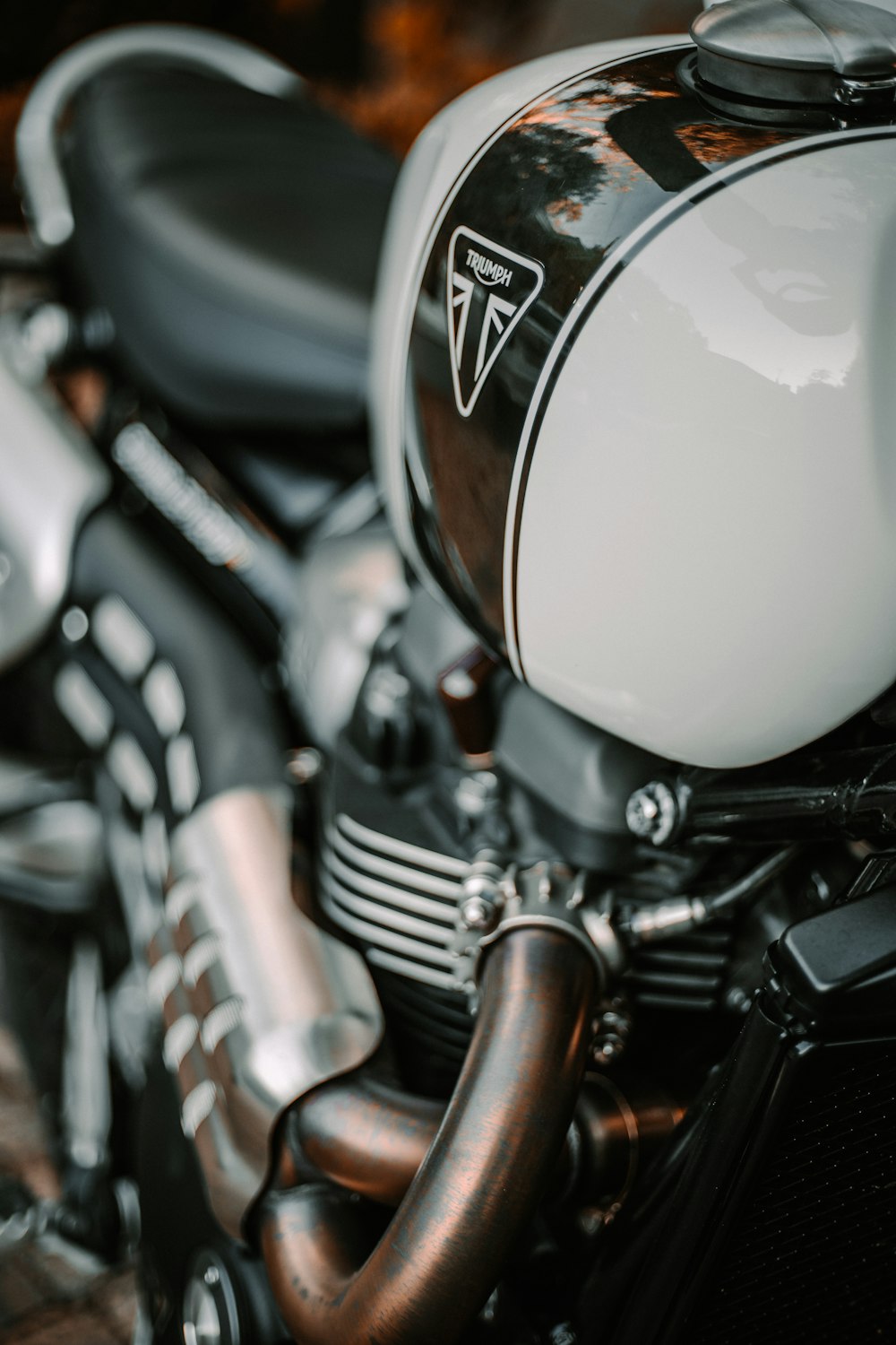 schwarz-silberner Motorradmotor