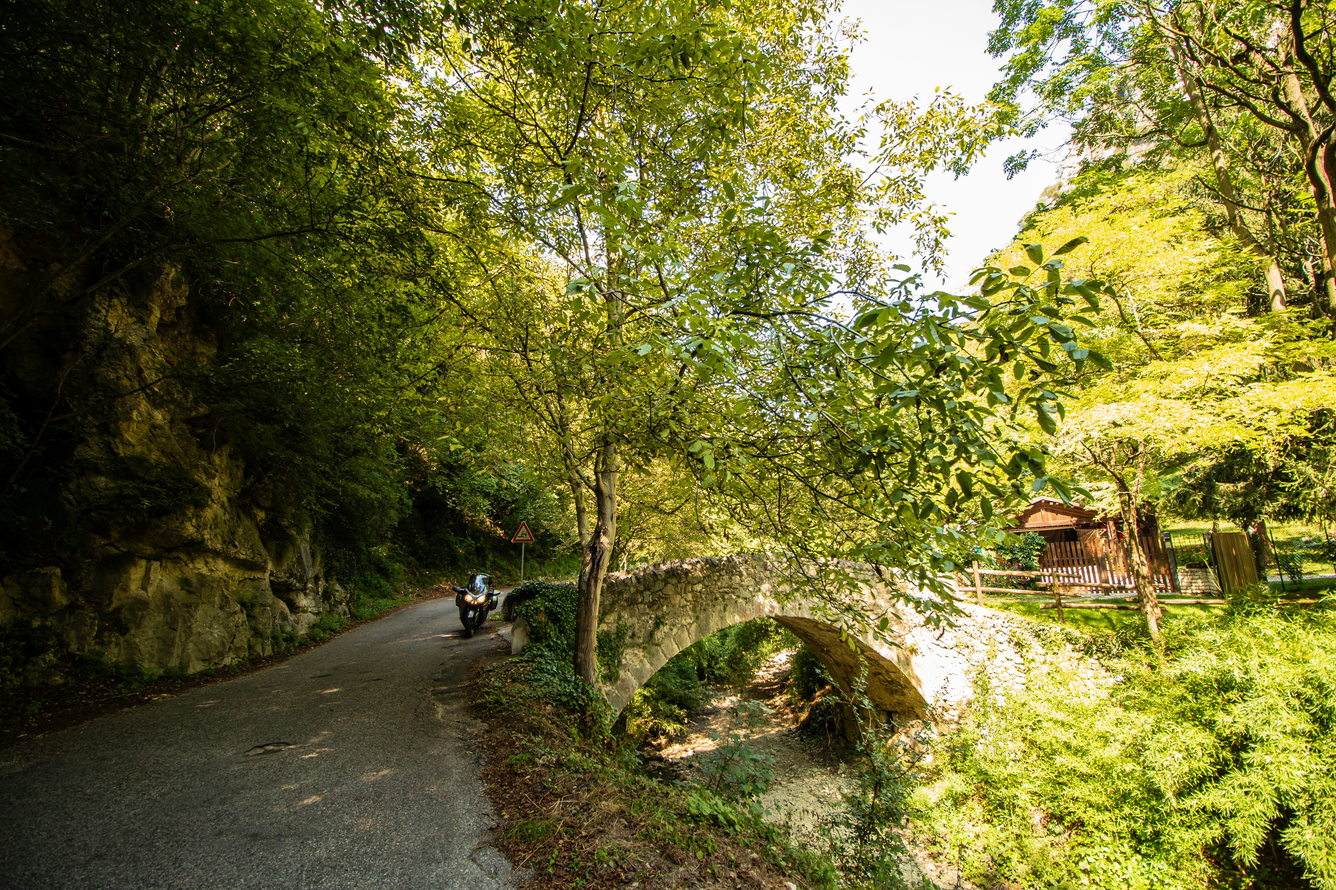 Photo by photoroutes