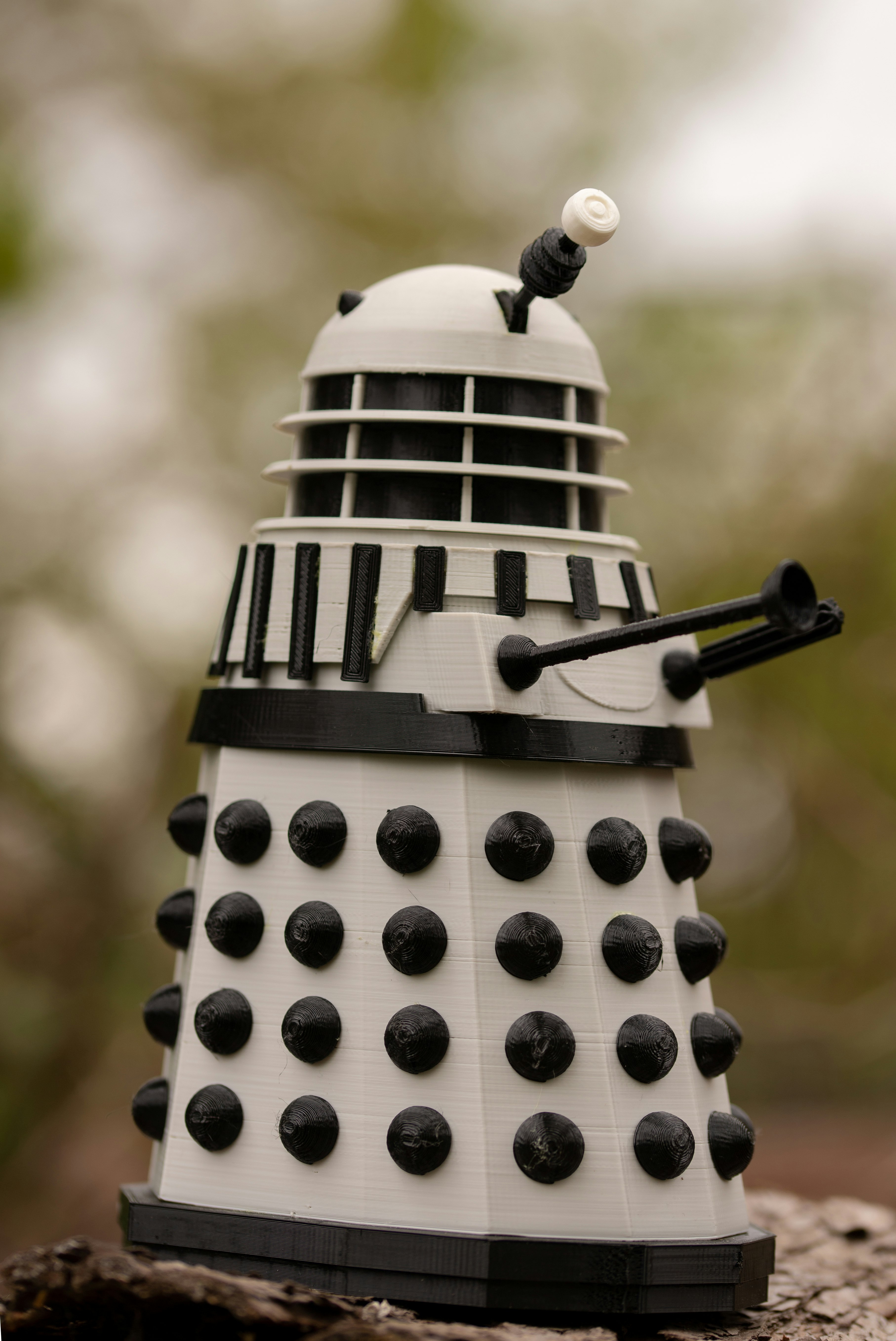 3d Printed Darlek model from the Doctor Who universe.