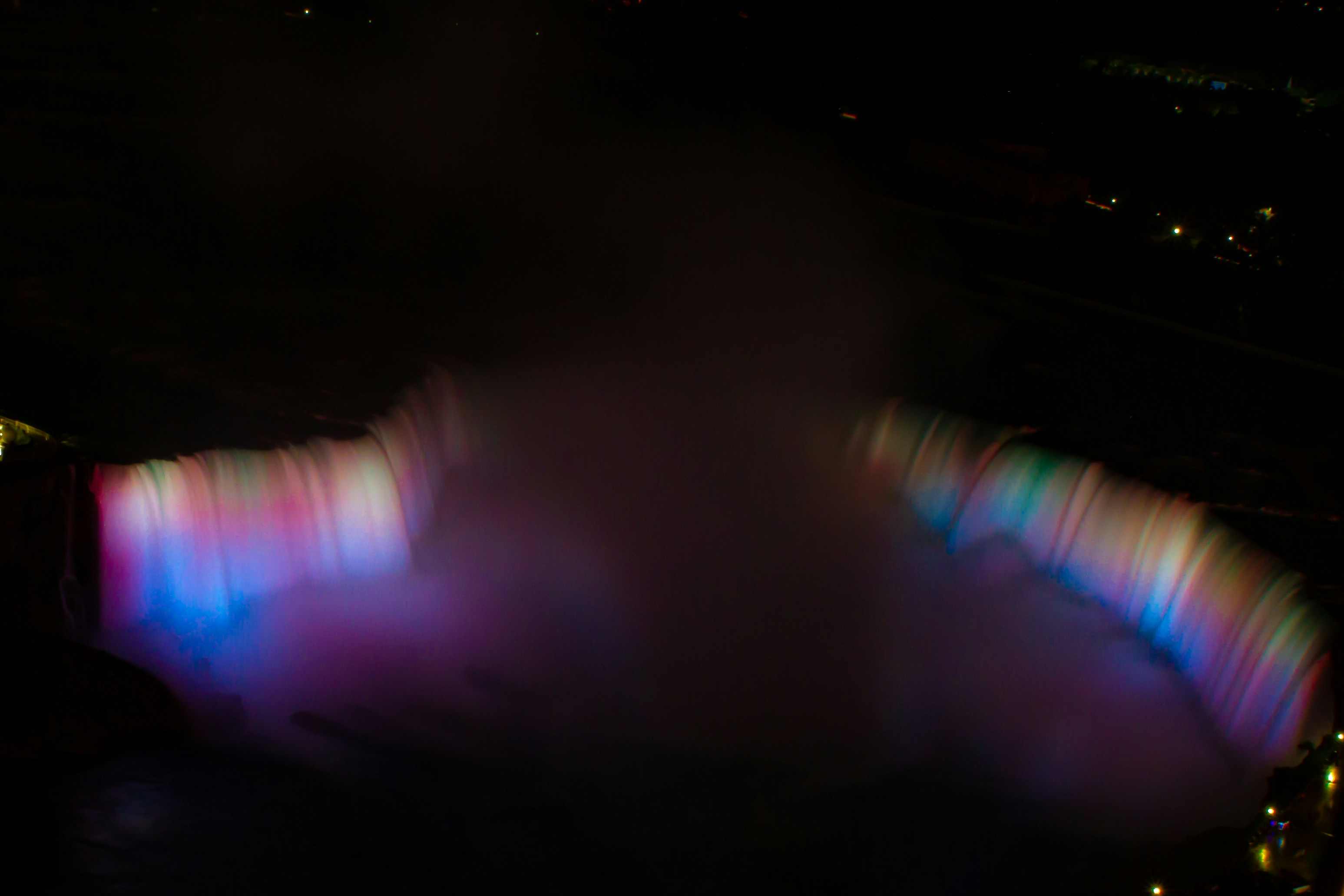 산속 폭포를 보는 꿈 해석과 그 의미