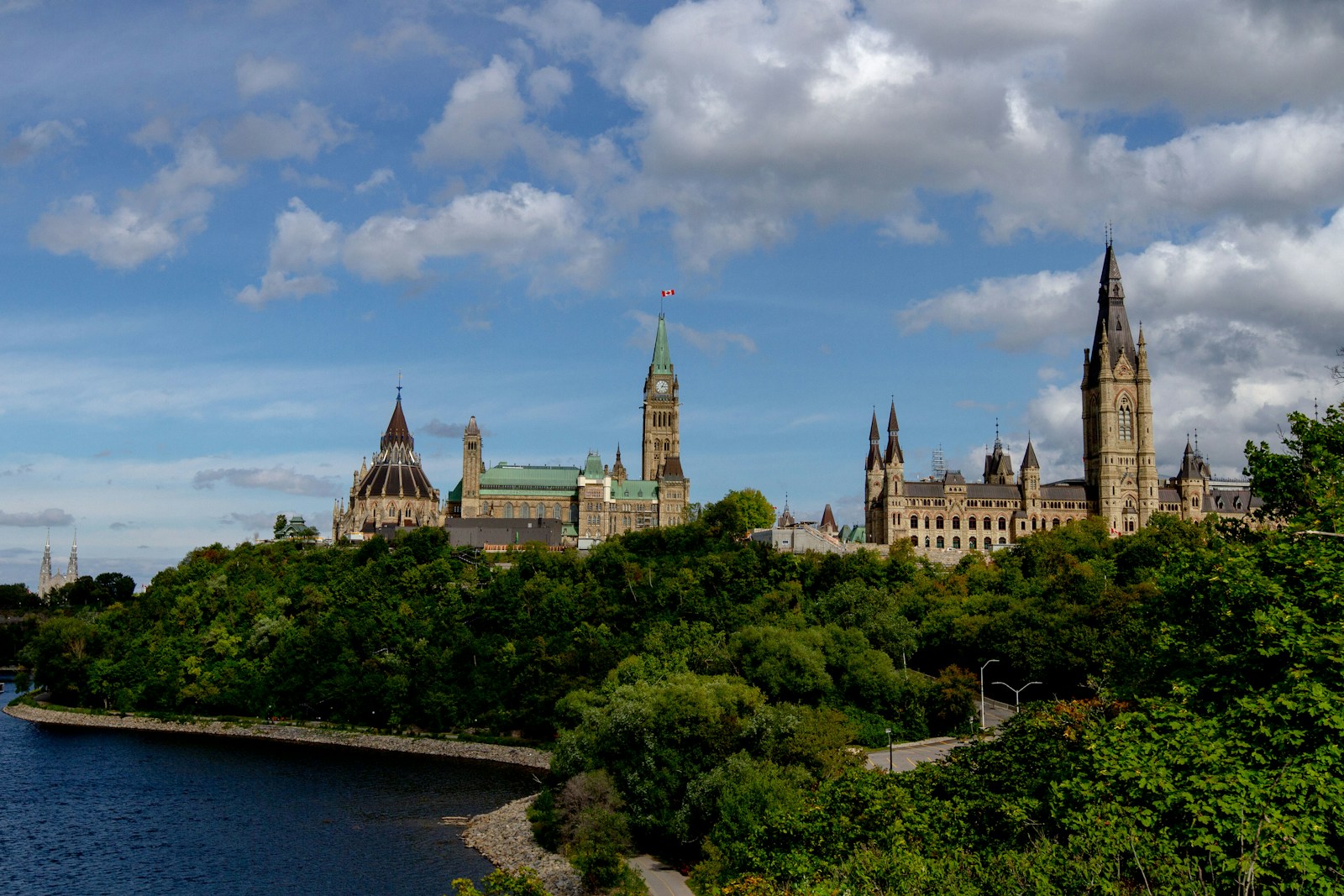 How to Choose the Right Ottawa Neighborhood for Your Lifestyle (2025 Guide)