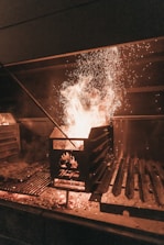 Aldon brush with glowing temperature display and safety features highlighted.