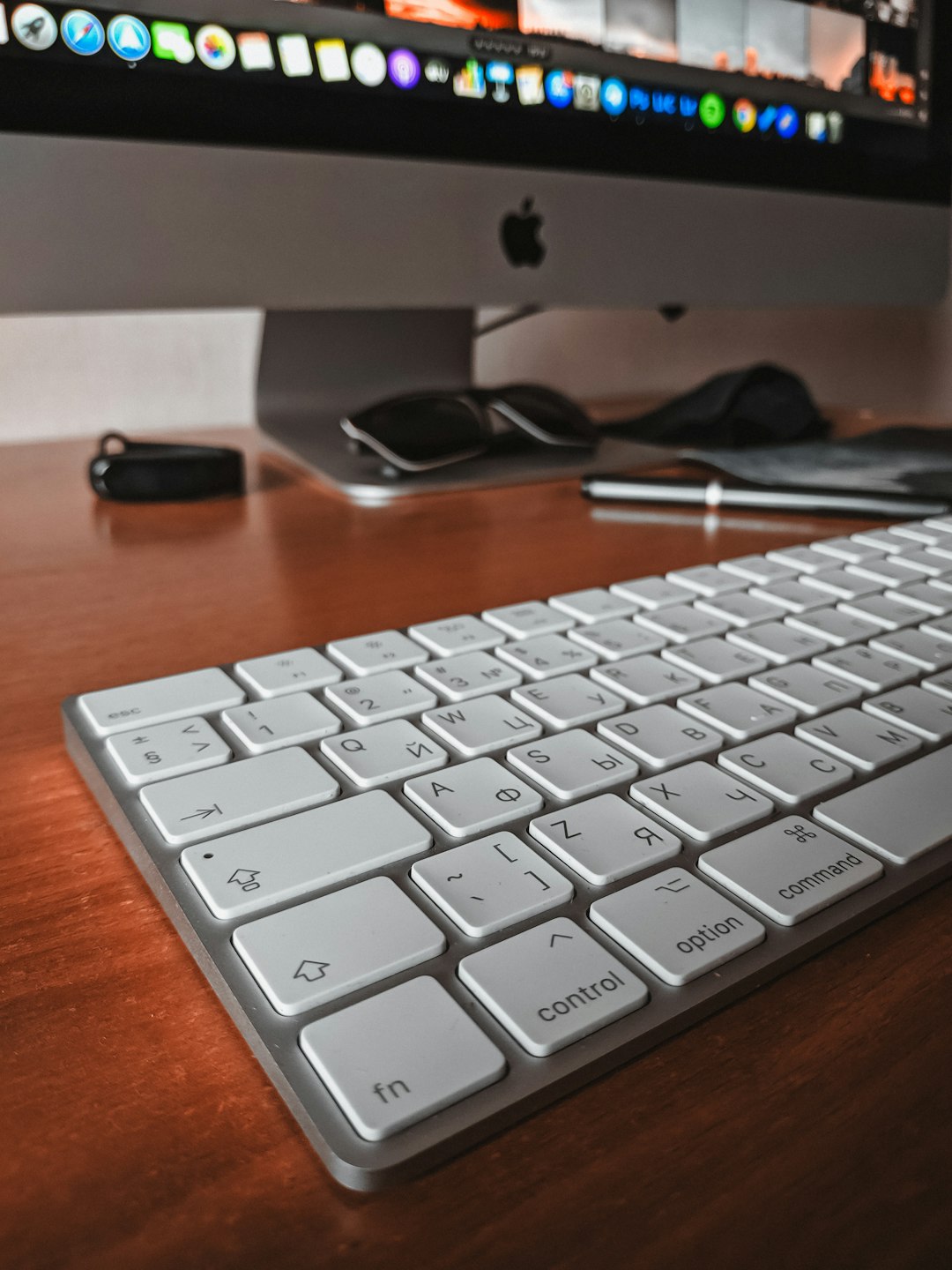 silver and white apple keyboard