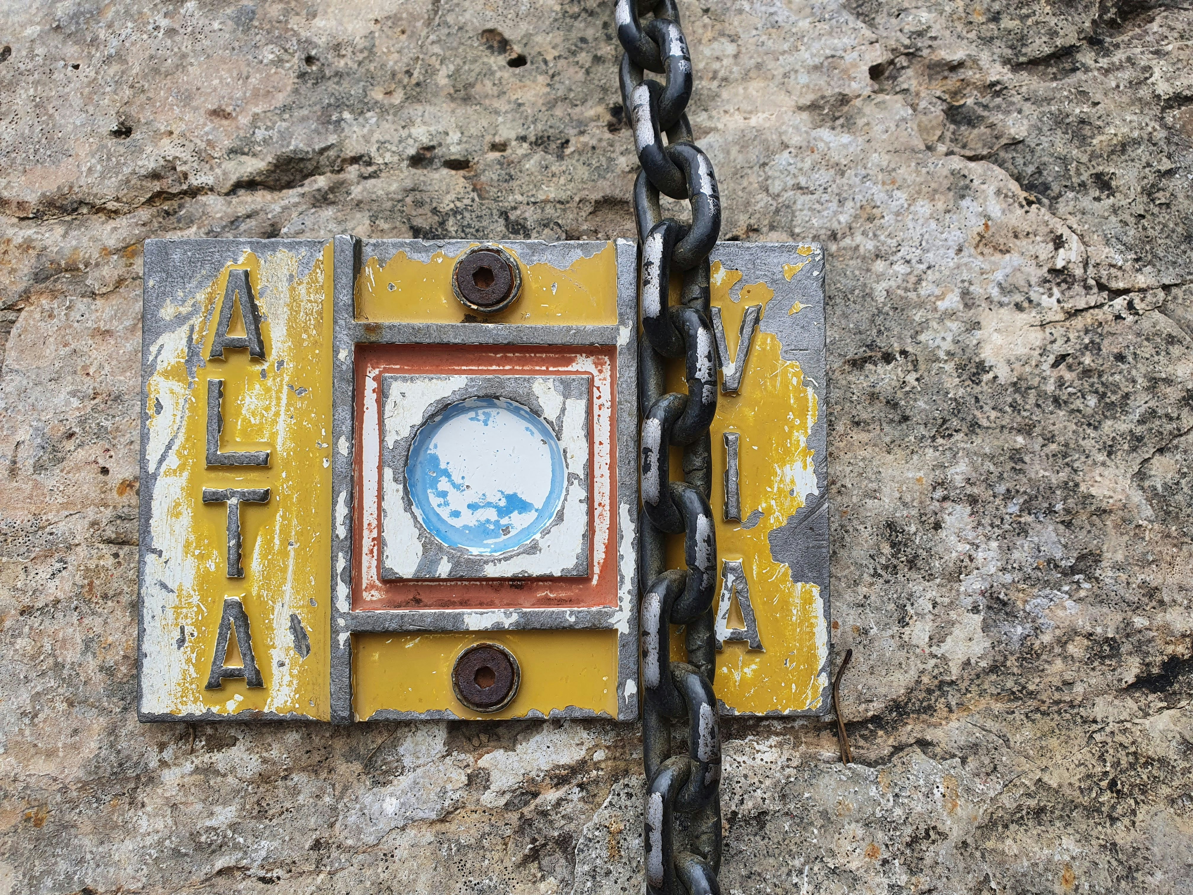 Alta Via delle Grigne track signpost