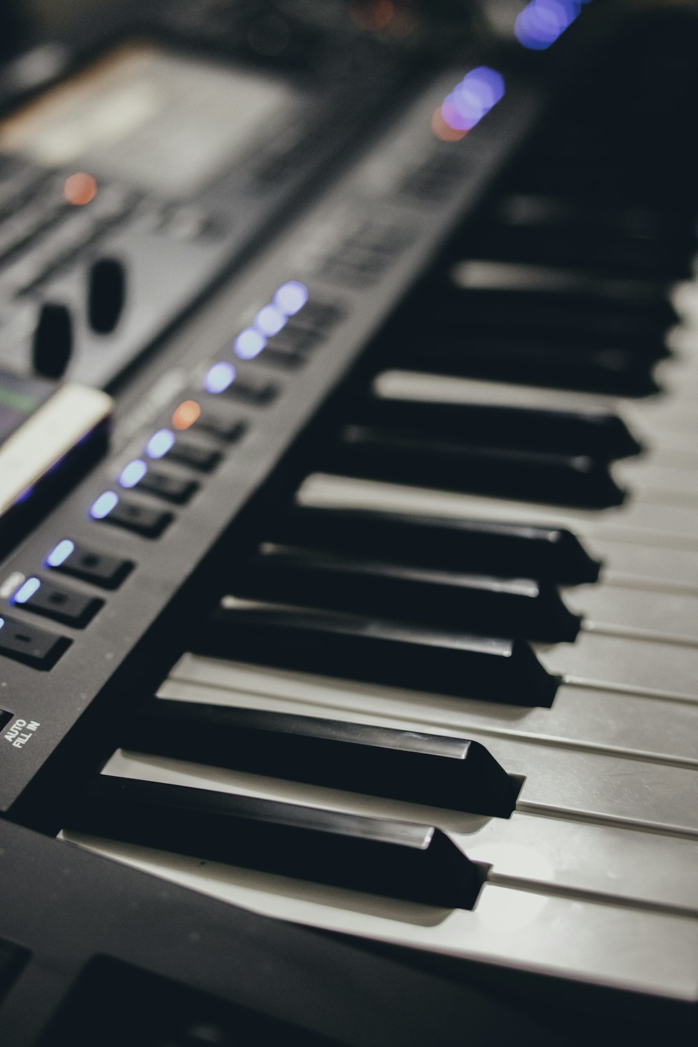 black and white electric keyboard