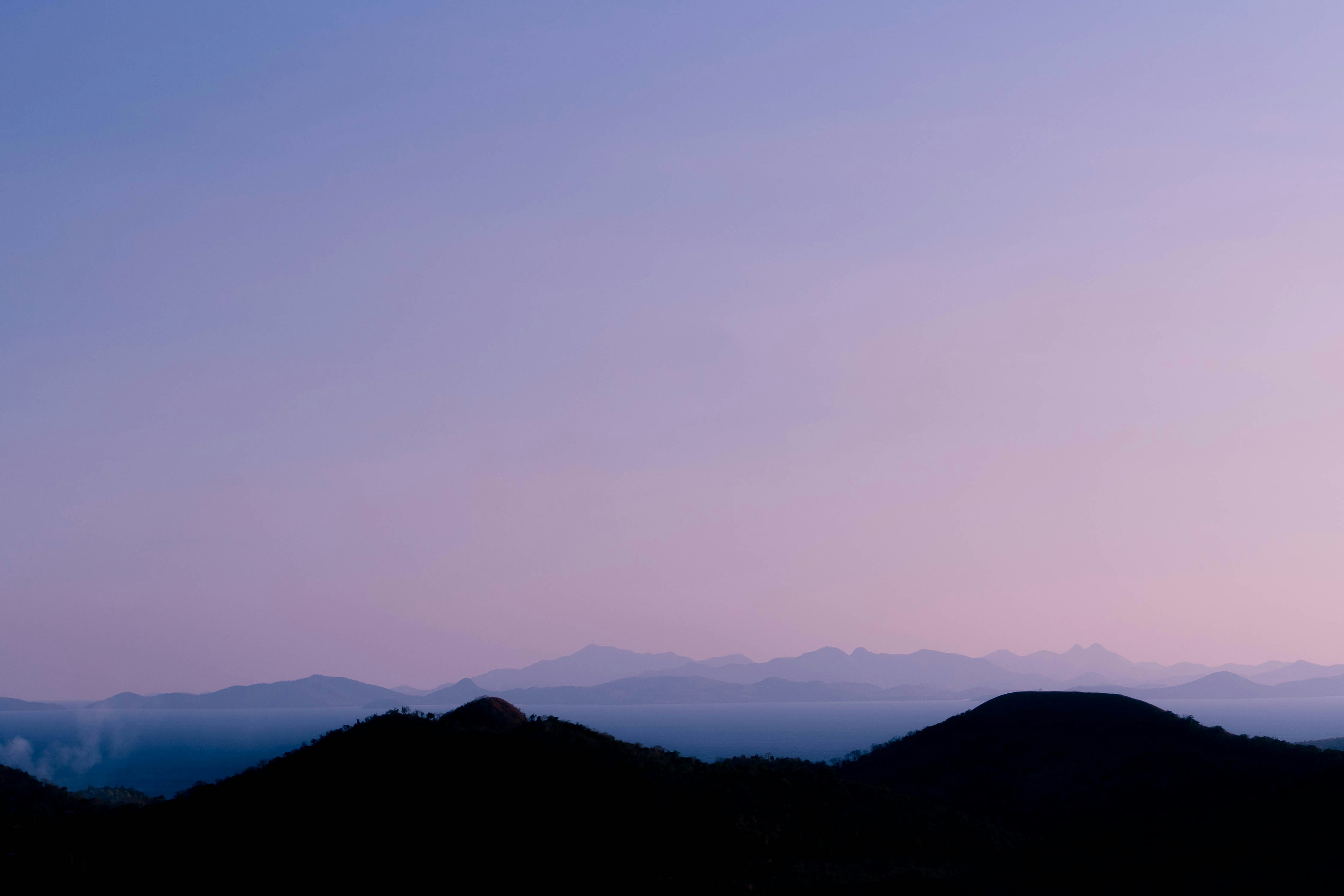 silhouette of mountains during daytime