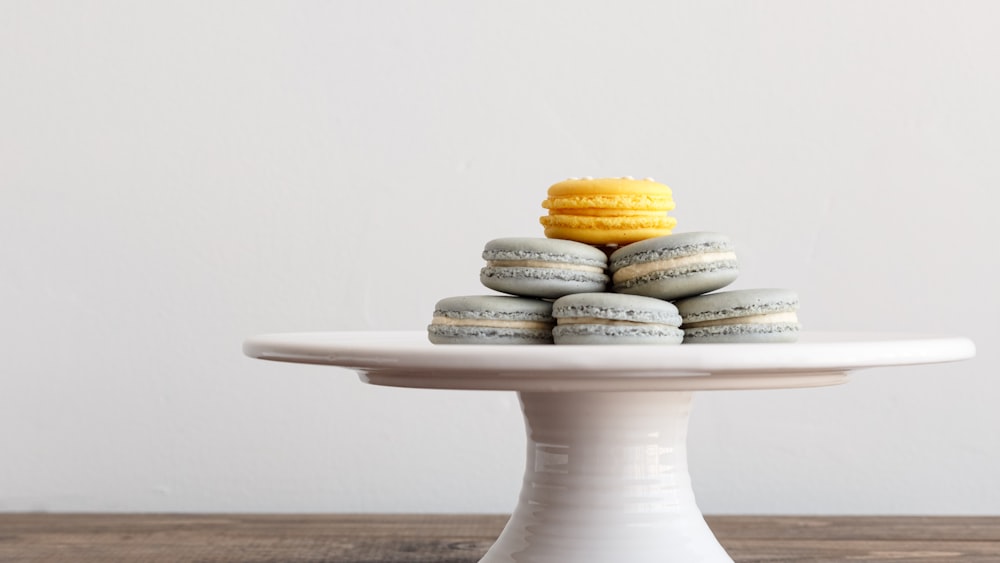 white 3 layer cake stand