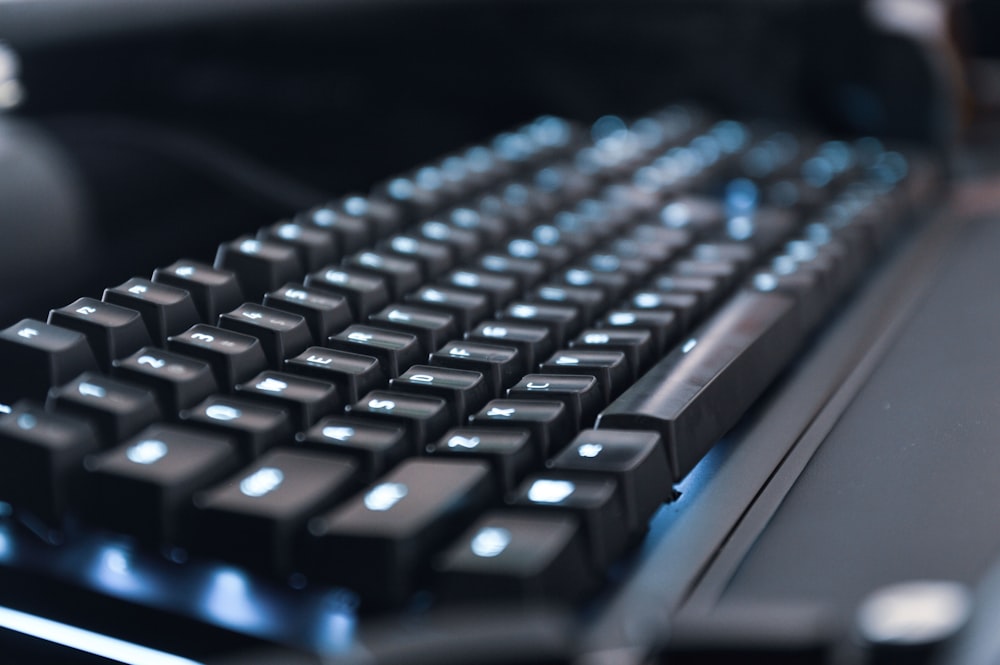 black computer keyboard on black table