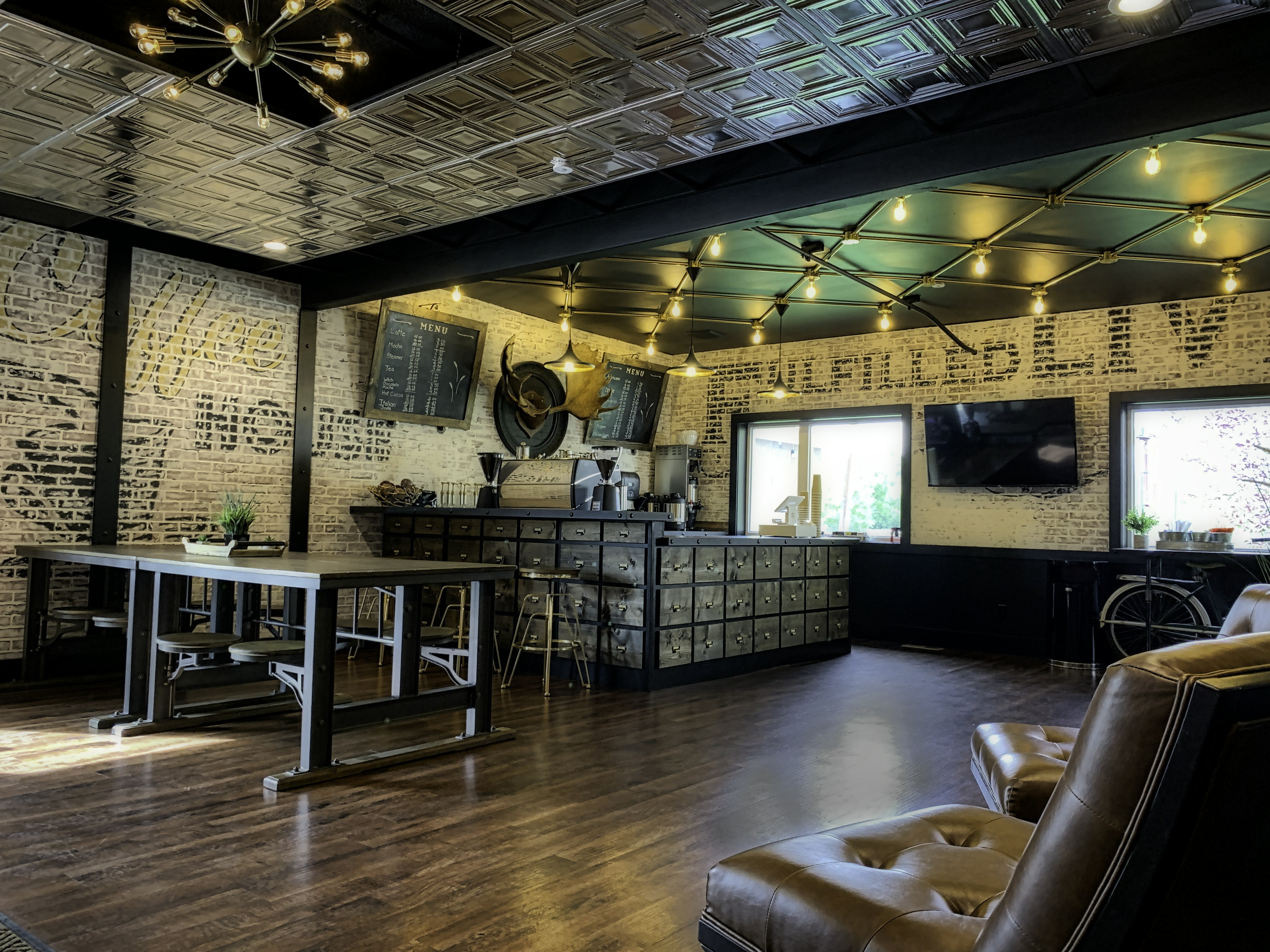 Habits to Maintain Clean Vinyl Plank Flooring