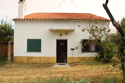 A cozy Spanish home with a beautiful garden.