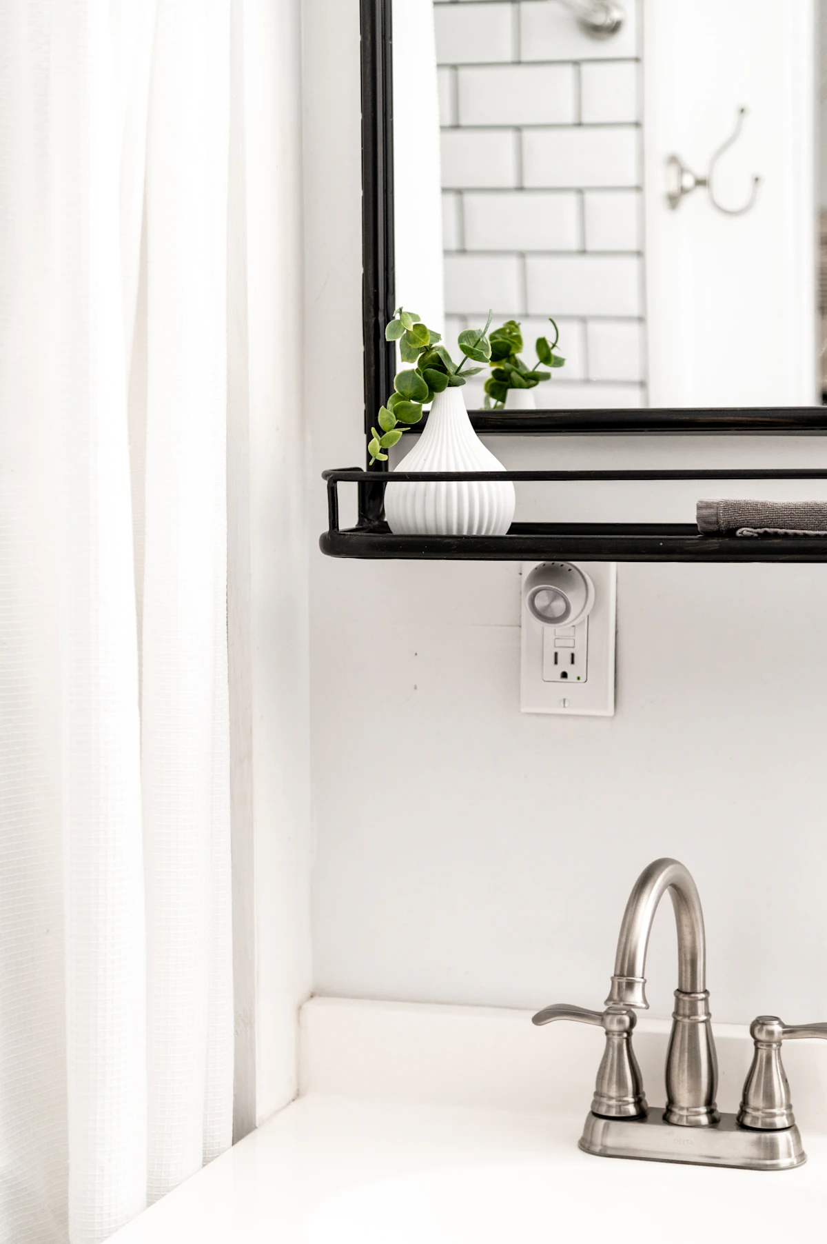 Wash Basins: Oval Wash Basin