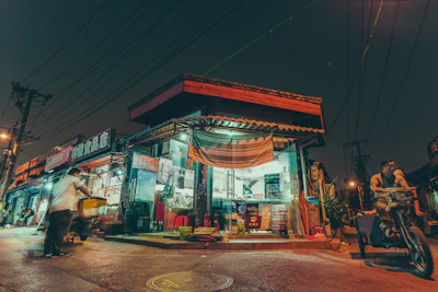 Evening street view of kirana stores receiving India Kart consignments within 90 minutes