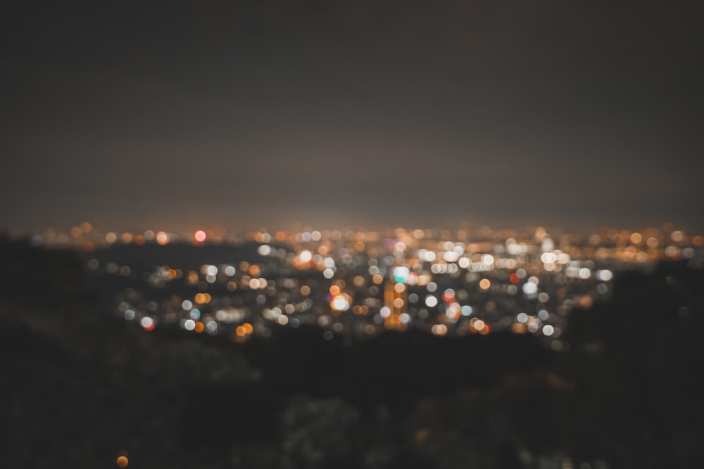Foto Luces de la ciudad durante la noche – Imagen Gris gratis en Unsplash