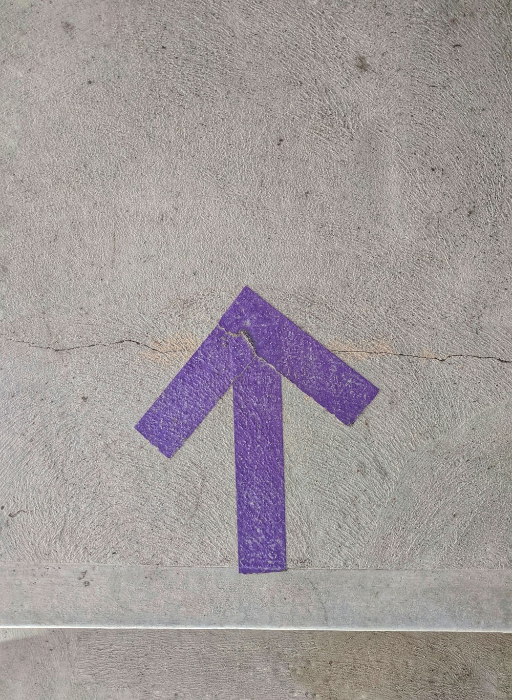 purple and white arrow sign